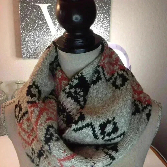 American Eagle Outfitters infinity scarf NWT - Picture 2 of 5